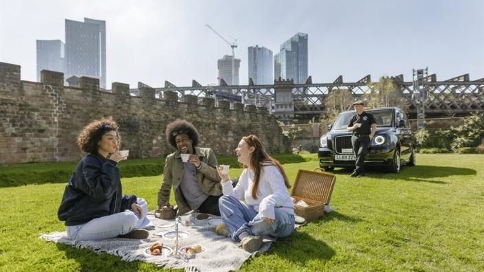 Book Group Picnic Taxi in Surrey